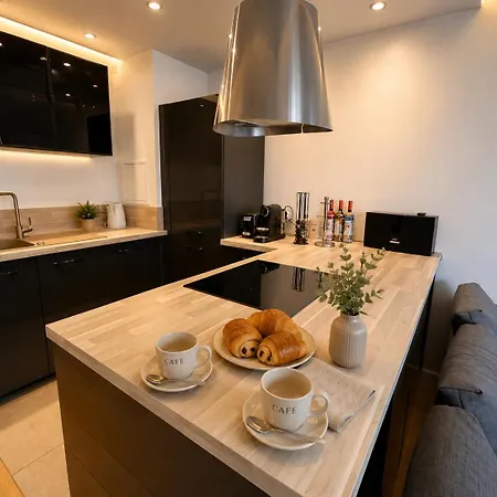 Le Penthouse De *